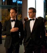 Patrick J. Adams (l) and Gabriel Macht (r) in Suits. Image © USA
