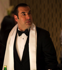 Rick Hoffman as Louis Litt in Suits. Image © USA