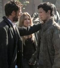(L-R) Noah Wyle, Sarah Carter, Drew Roy. Image © TNT