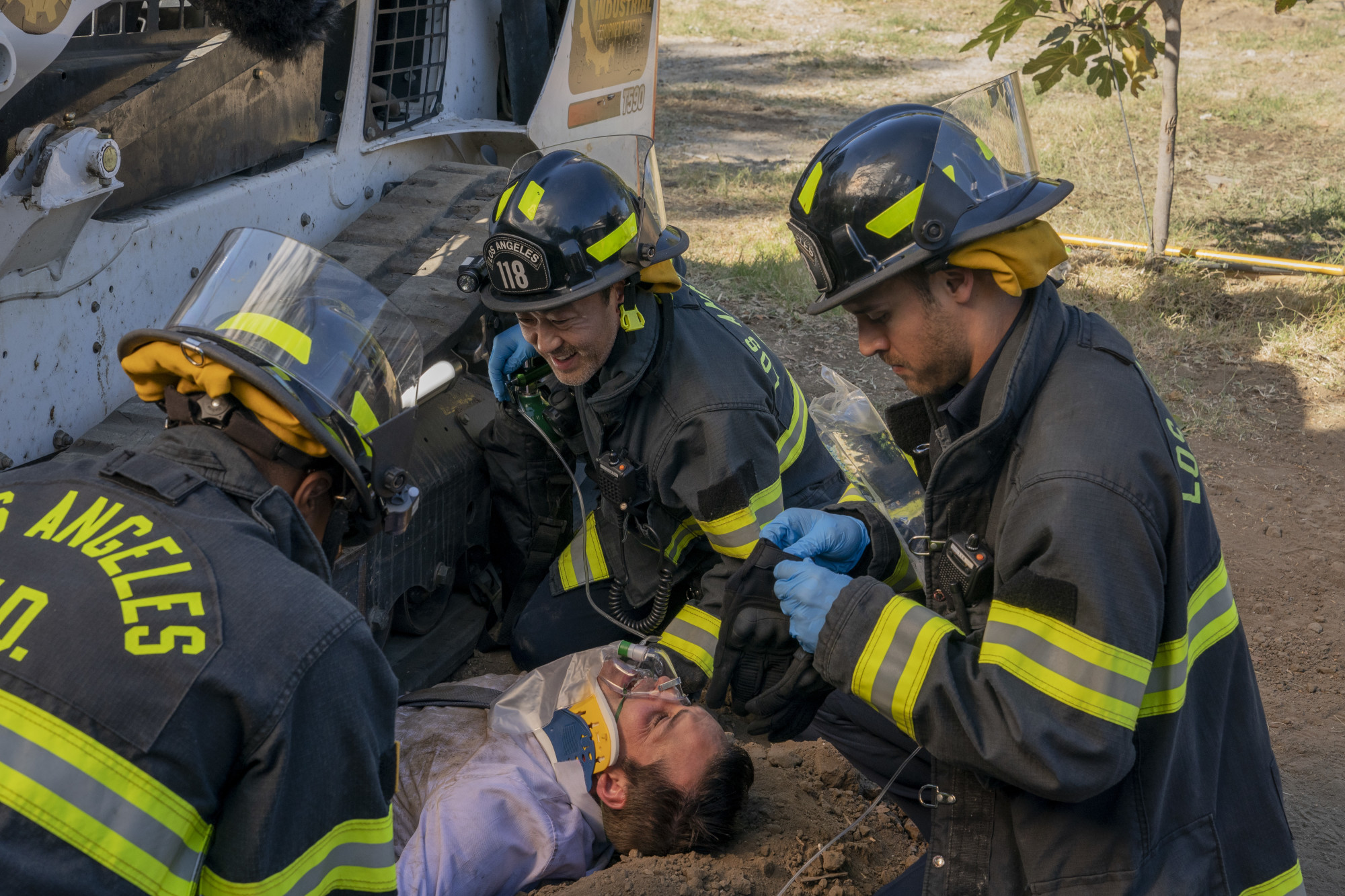 9-1-1: L-R: in the “Seize The Day” spring premiere episode of 9-1-1 airing Sunday, March 16 (8:00-9:00 PM ET/PT) on FOX. CR: Jack Zeman / FOX. © 2020 FOX MEDIA LLC.