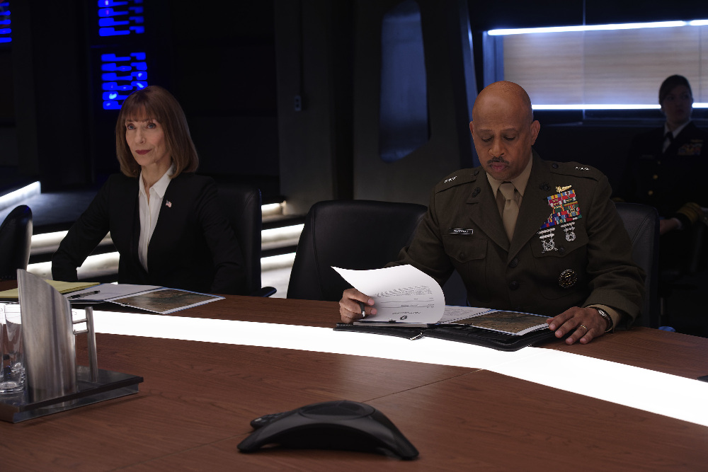 DESIGNATED SURVIVOR 1.14 Photos