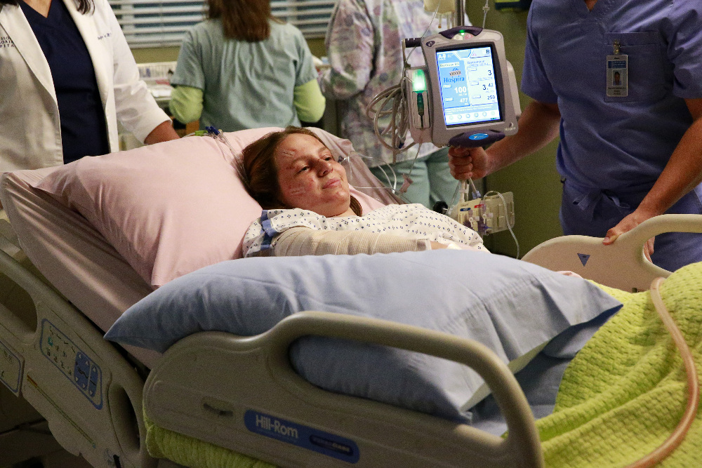 GREY'S ANATOMY Gallery 12x01 "Sledgehammer"