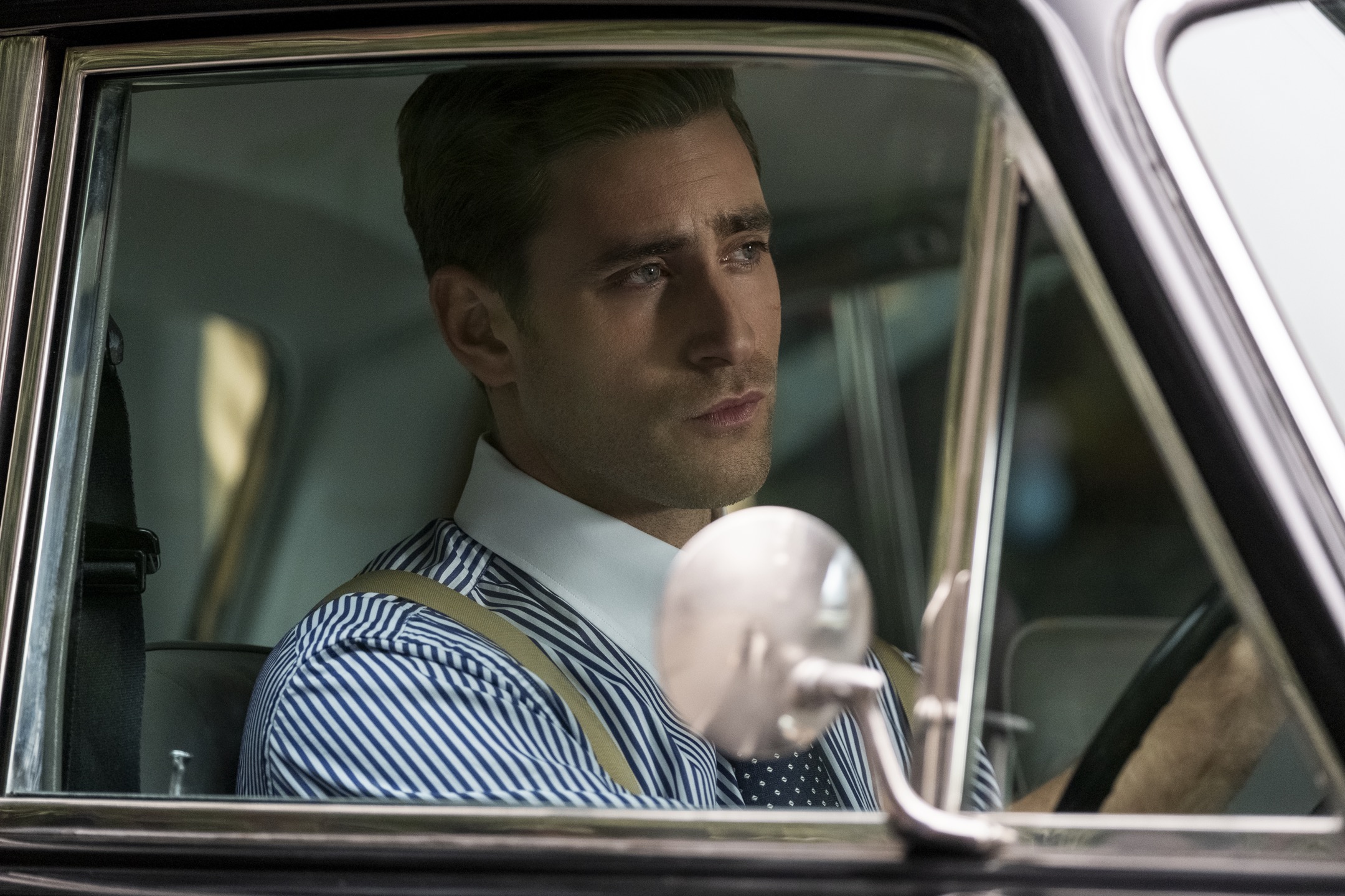 THE HAUNTING OF BLY MANOR (L to R) OLIVER JACKSON-COHEN as PETER QUINT in episode 103 of THE HAUNTING OF BLY MANOR Cr. EIKE SCHROTER/NETFLIX © 2020
