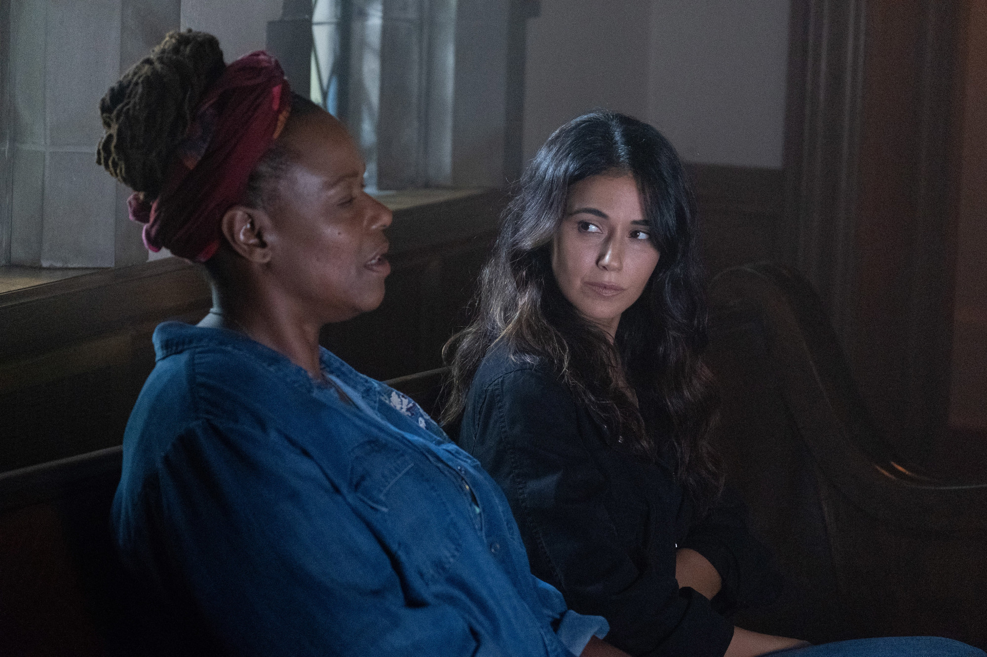 THE PASSAGE: L-R: Guest star Kecia Lewis and Emmanuelle Chriqui in the “How You Gonna Outrun The End of The World?” episode of THE PASSAGE airing Monday, Feb. 11 (9:00-10:00 PM ET/PT) on FOX. © 2019 FOX Broadcasting. Cr: Erika Doss / FOX.