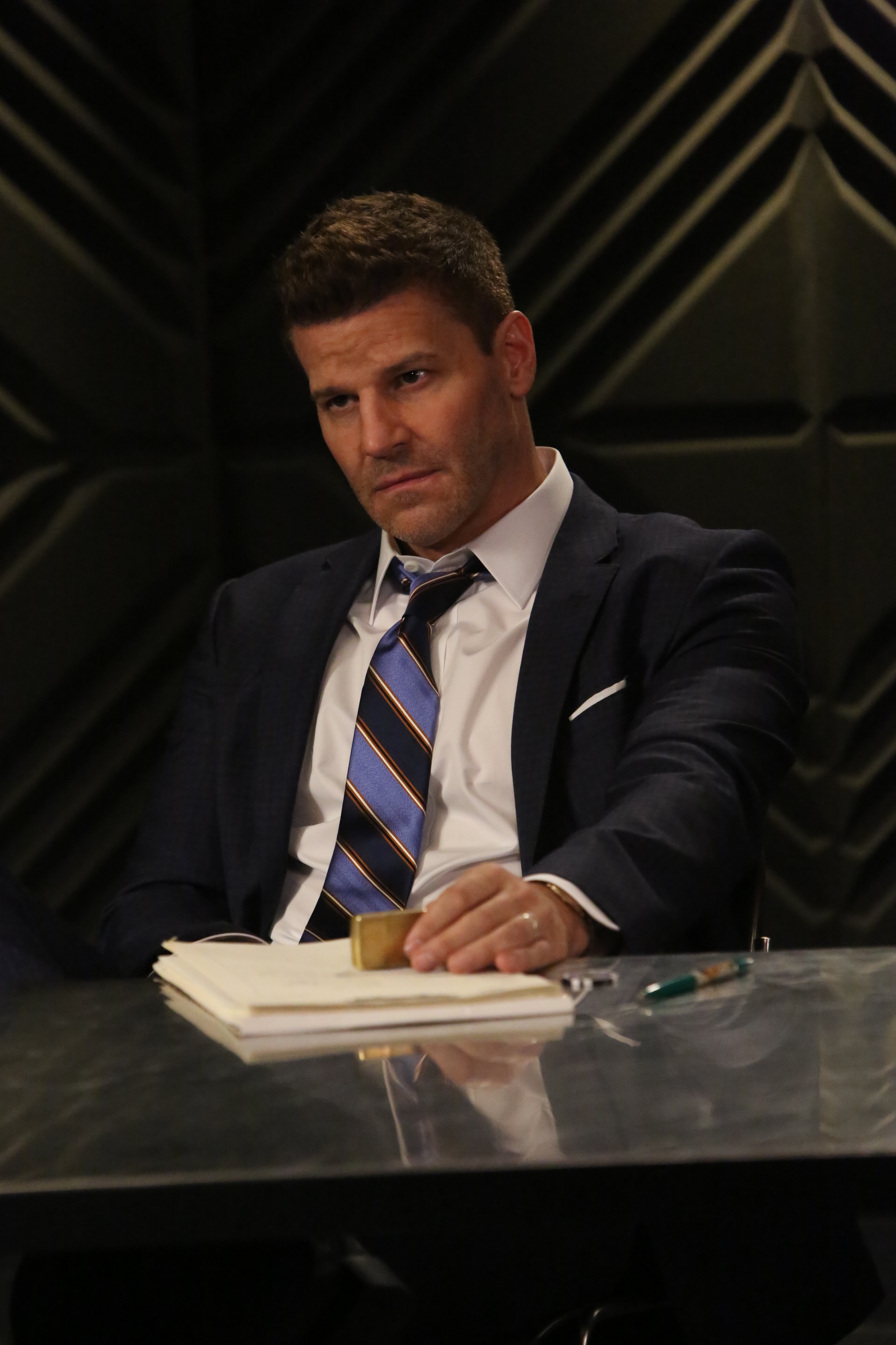 Bones david. Дэвид Бореаназ. David Boreanaz Bones.